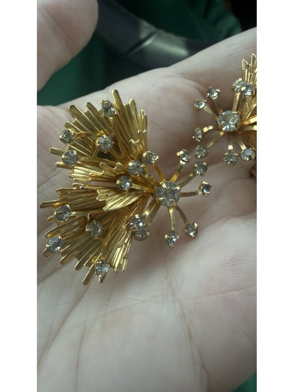 Vintage EMJ EMMONS Rhinestone Gold-Tone Starburst Spray Clip On Earrings